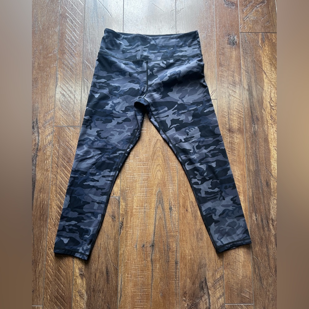 Zyia Active Gray Camo Leggings